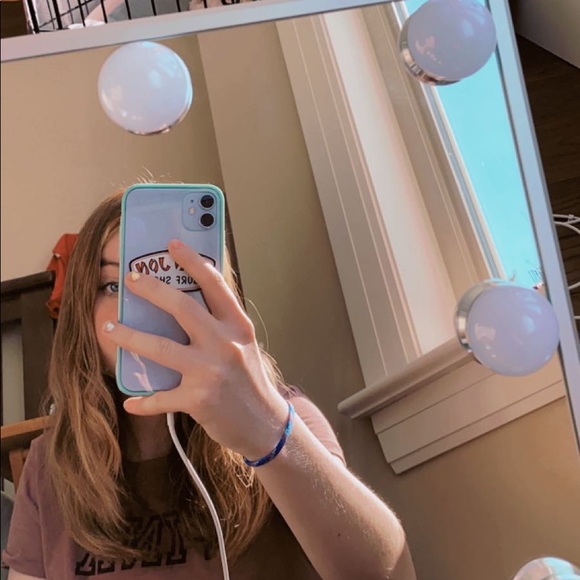 Meet your Posher, Isabelle - Picture 1 of 1